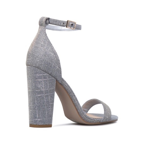 Silver Lurex Ankle Strap Sandal Size 8, NIB - Picture 3 of 5